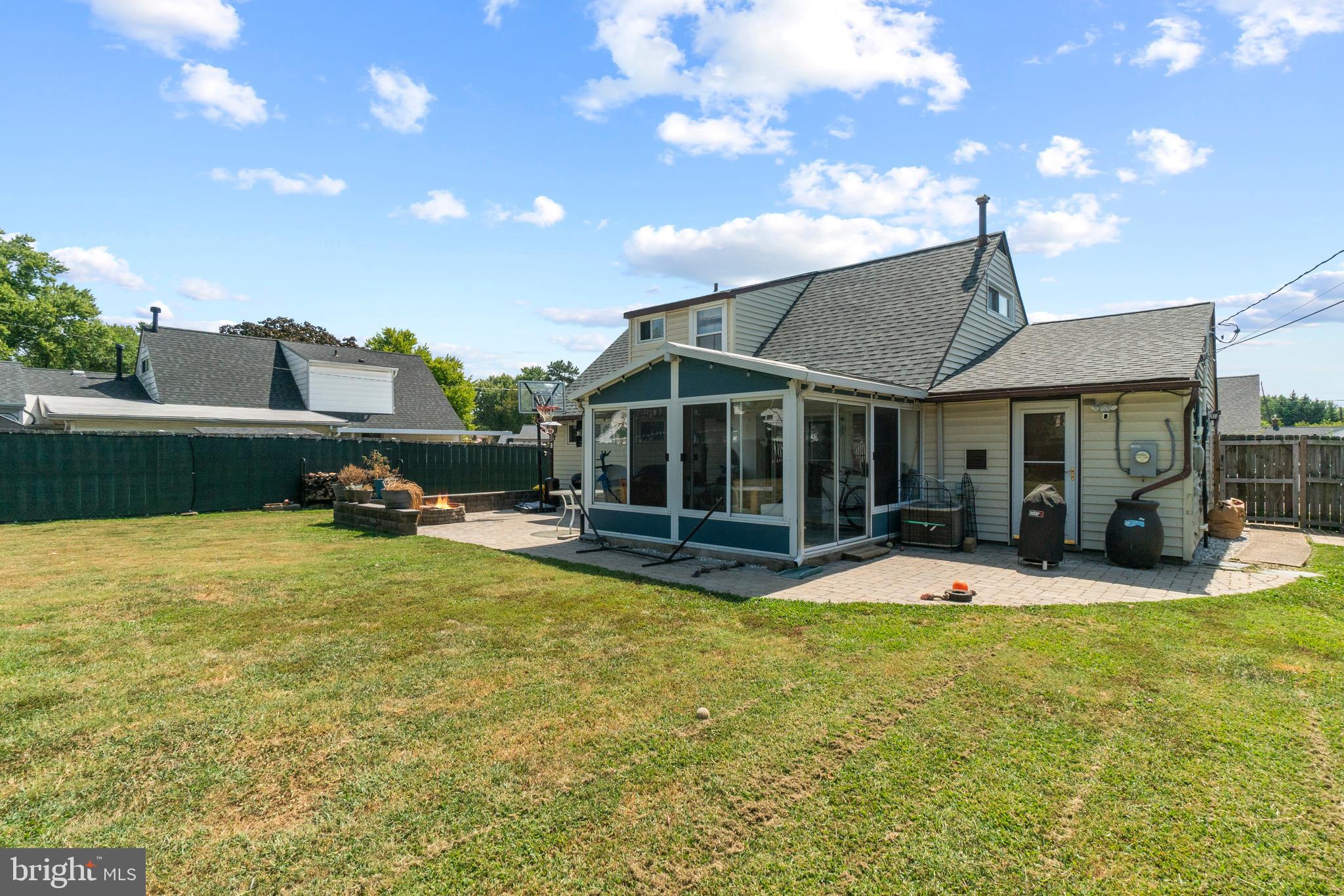 COUNTRY CLUB ESTATES - Residential