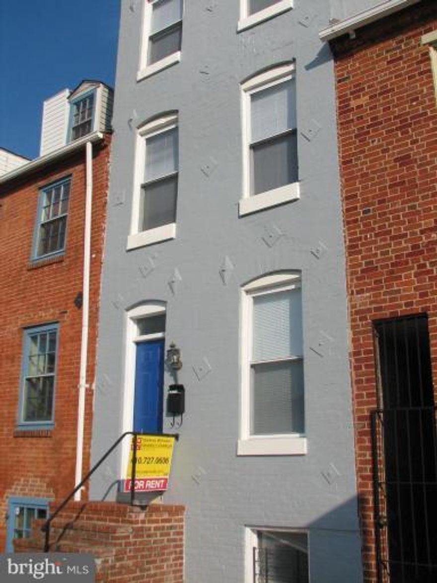 3 STORY TOWNHOUSE SITUATED IN THE HEART OF FEDERAL HILL. 2 BEDROOMS ON 2ND LEVEL AND 2 BEDROOMS ON THIRDLEVEL. 2 1/2 BATHS FULLY EQUIPED KITCHEN. WASHER/DRYER  SMALL DECK OFF KITCHEN