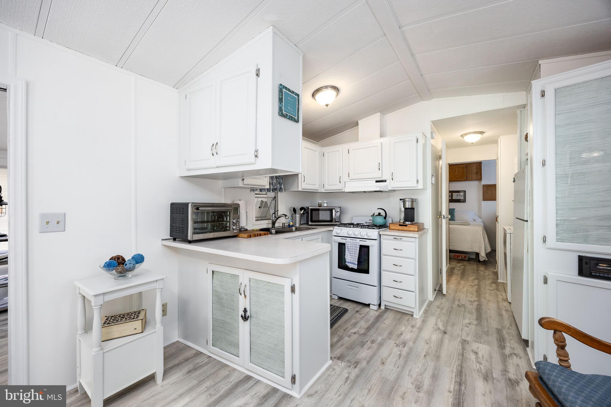 WHITE HORSE PARK II - Residential