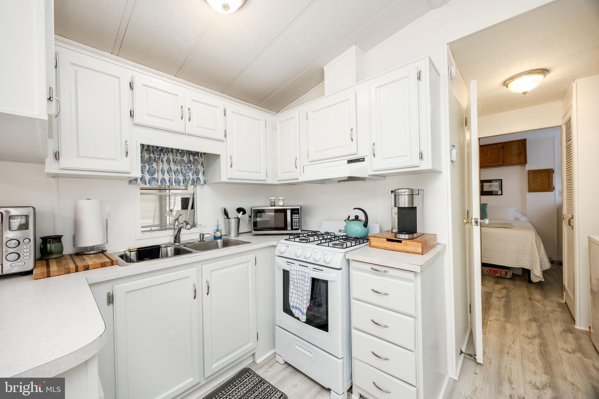 WHITE HORSE PARK II - Residential