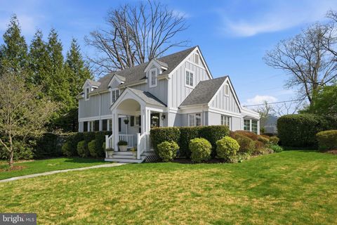 Photo of 3101 Circle Hill Road, ALEXANDRIA, VA 22305 (MLS # VAAX2055088)