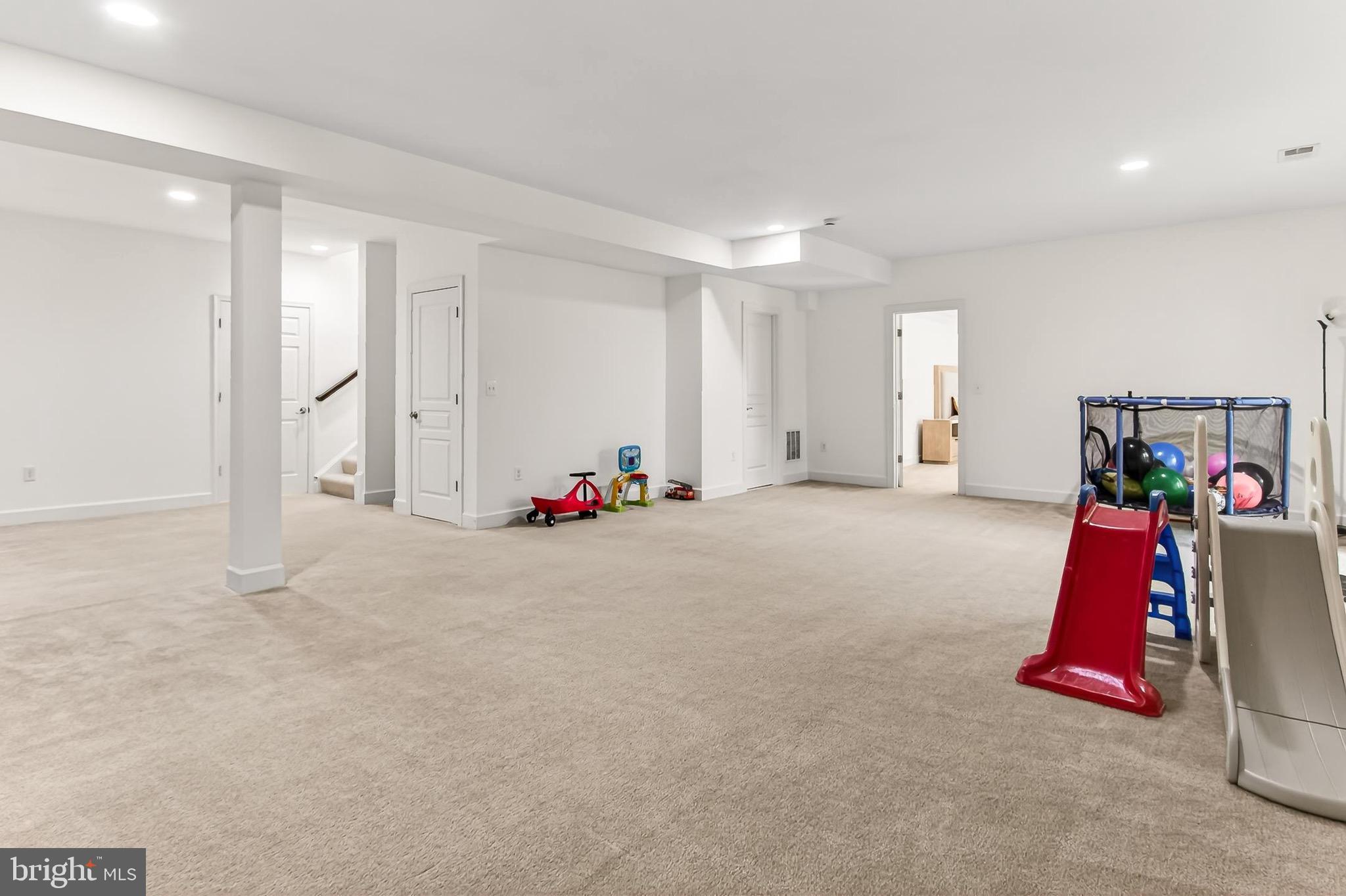 FAIRFIELD MANOR - Residential