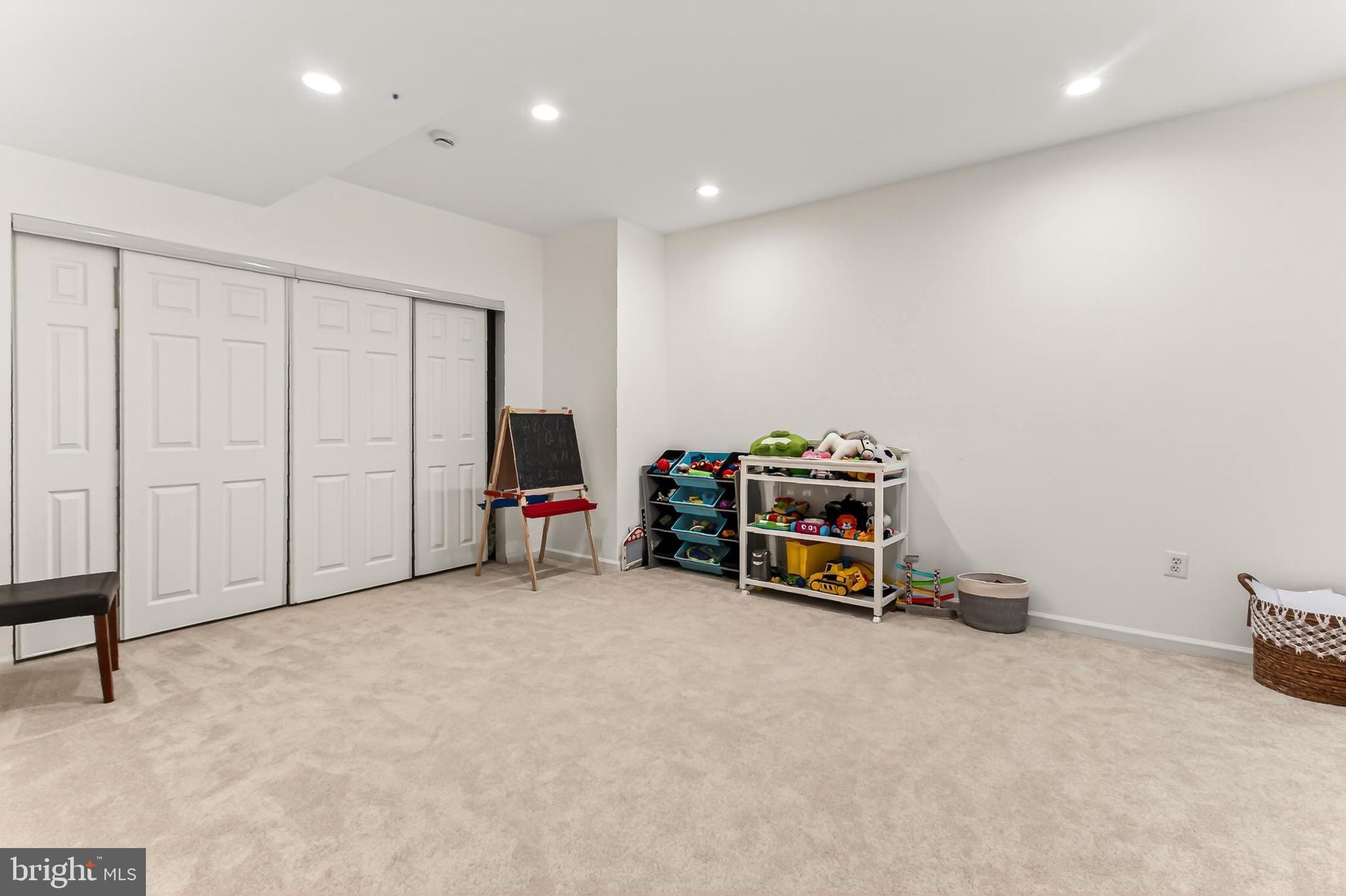 FAIRFIELD MANOR - Residential