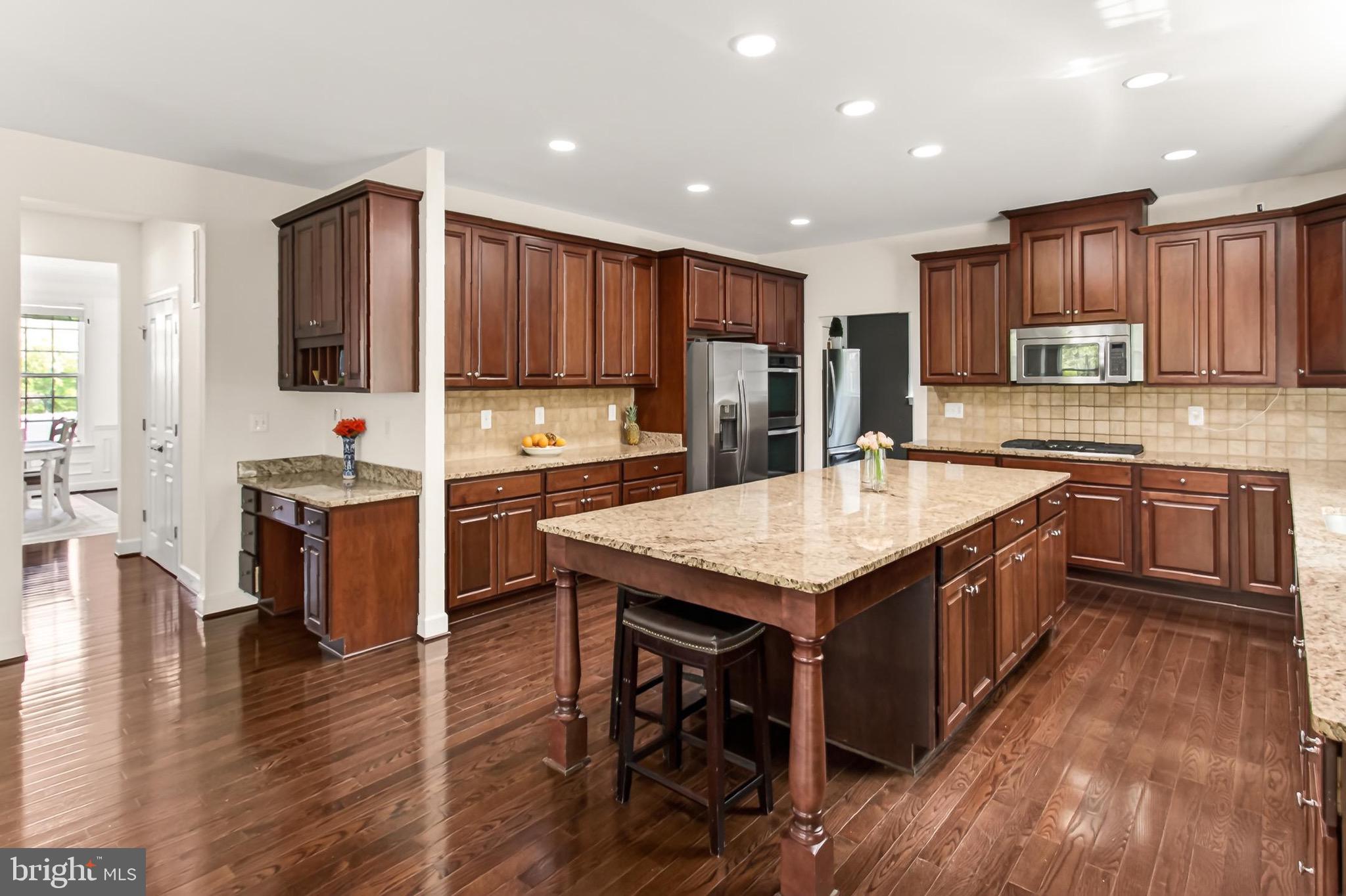 FAIRFIELD MANOR - Residential