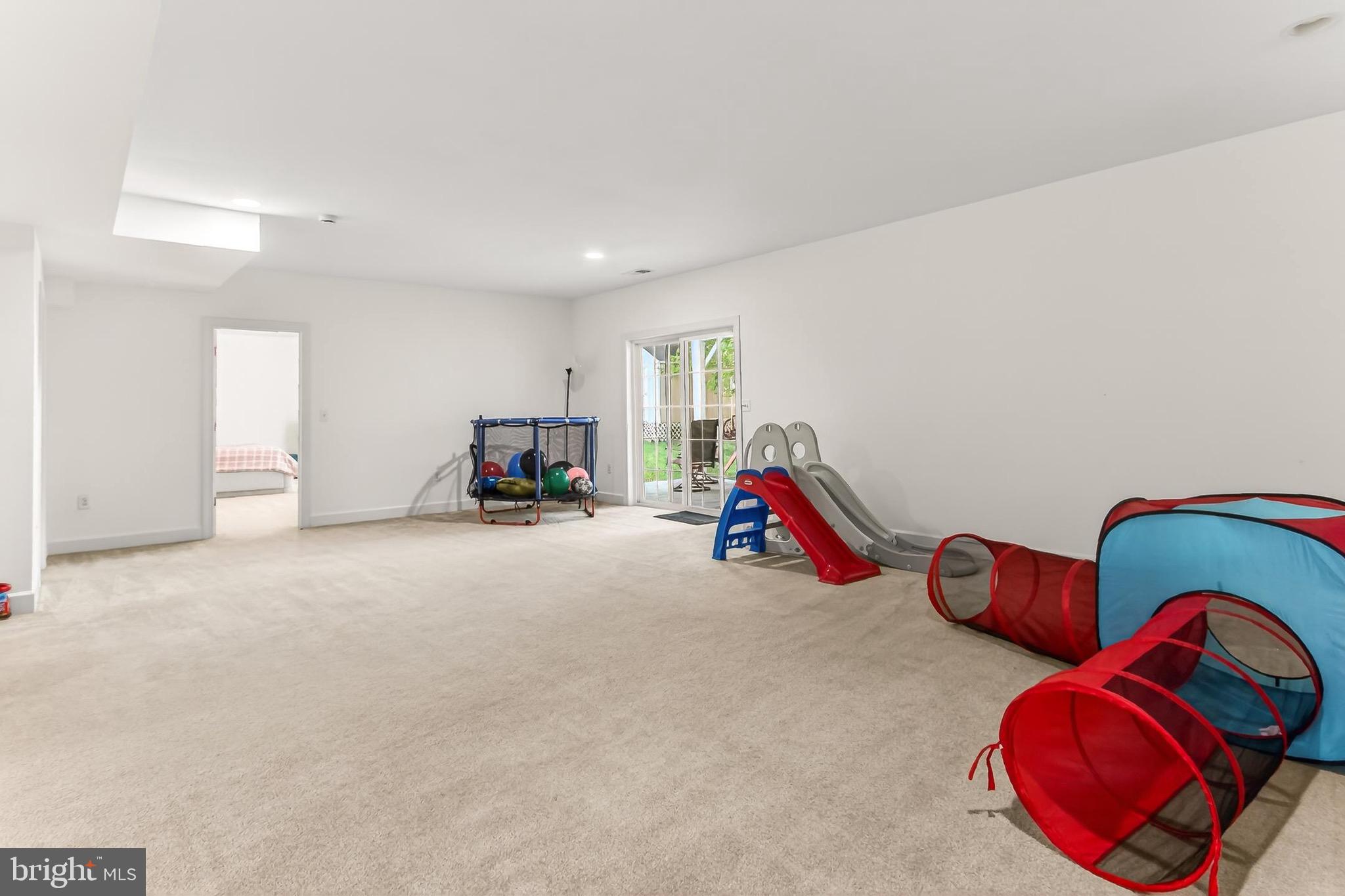 FAIRFIELD MANOR - Residential