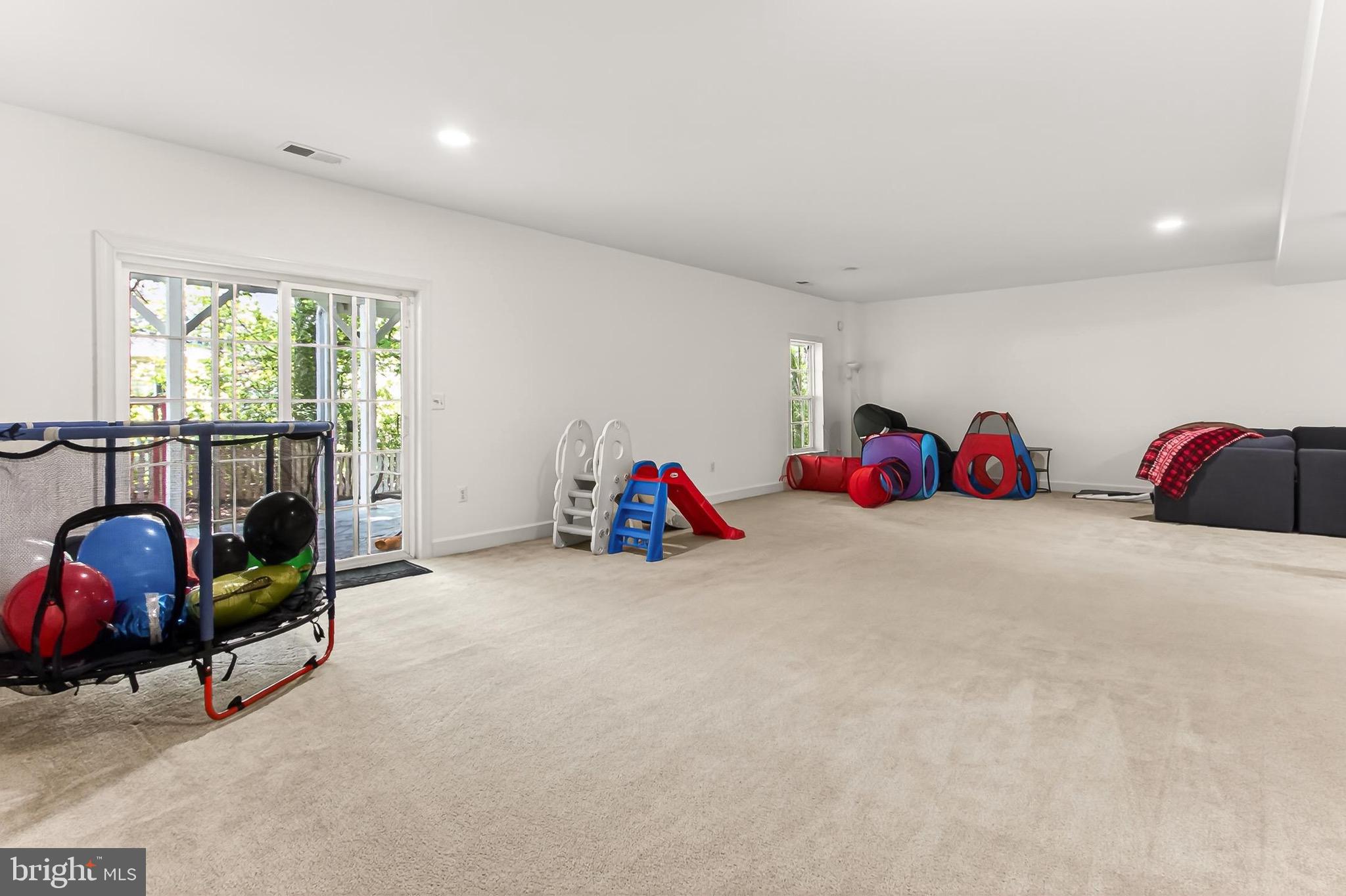 FAIRFIELD MANOR - Residential