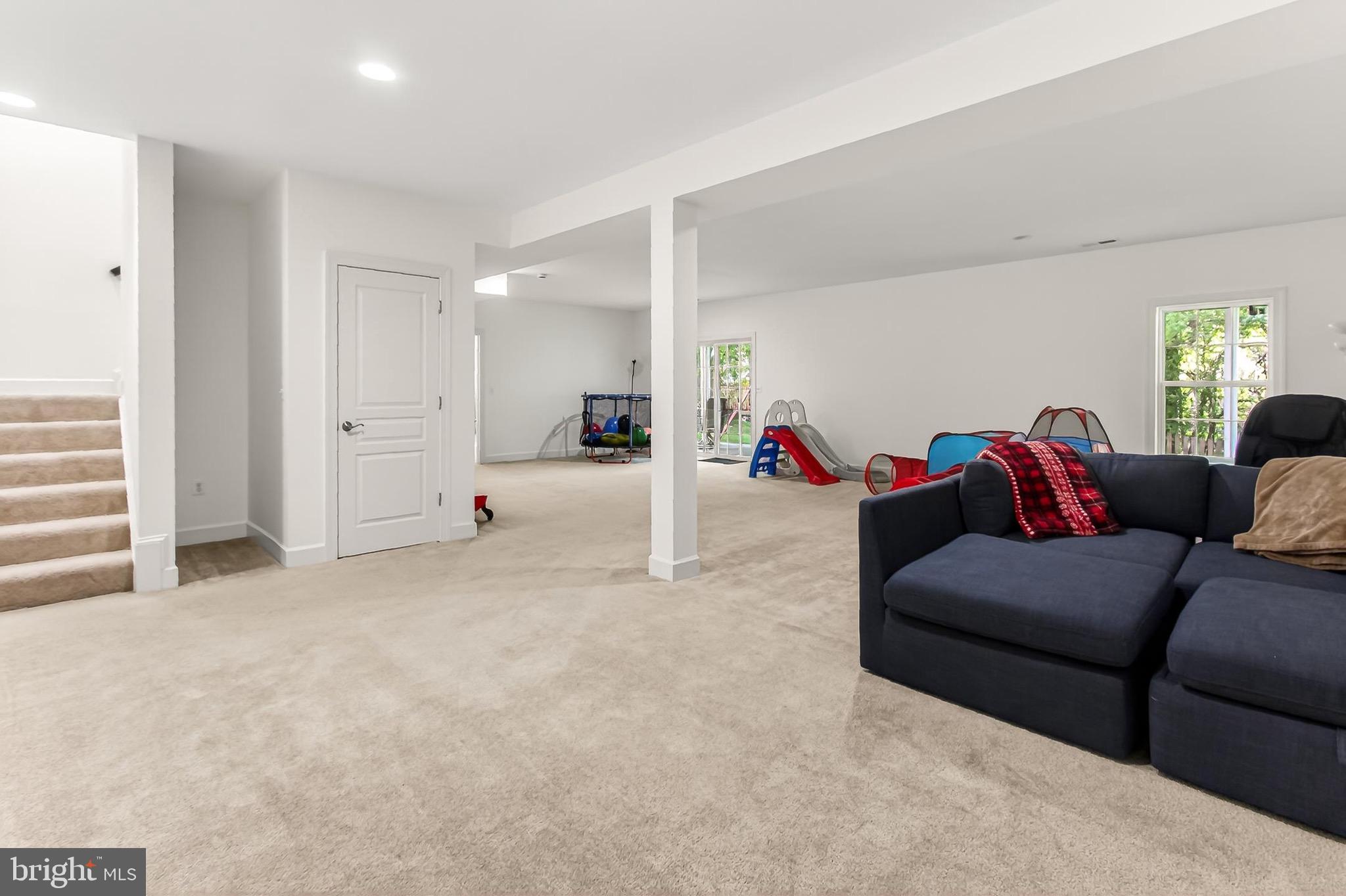 FAIRFIELD MANOR - Residential