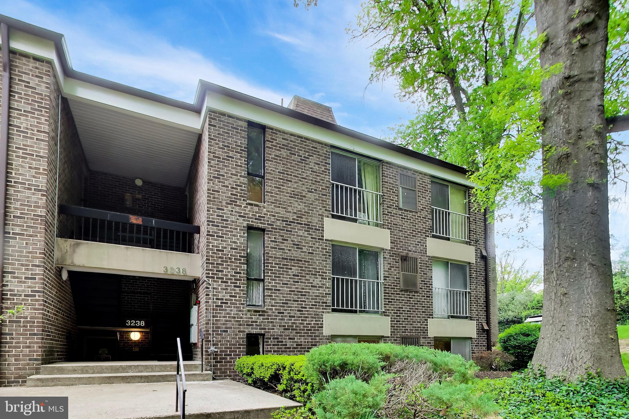 3238 HEWITT AVENUE 5-1B