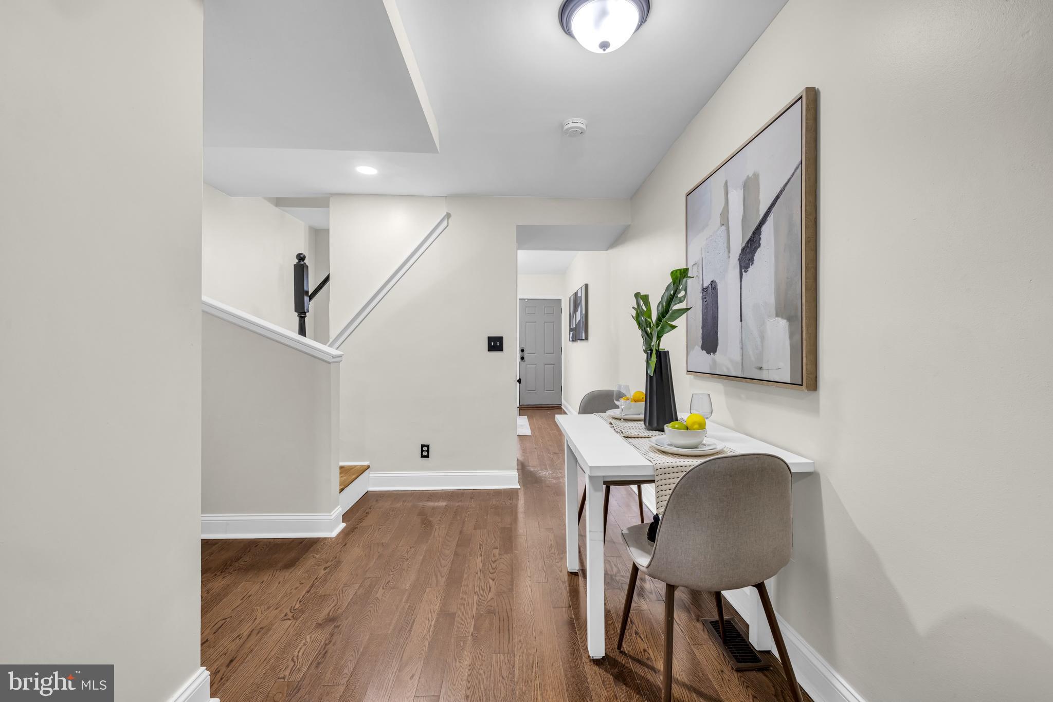HOLLINS MARKET - Residential
