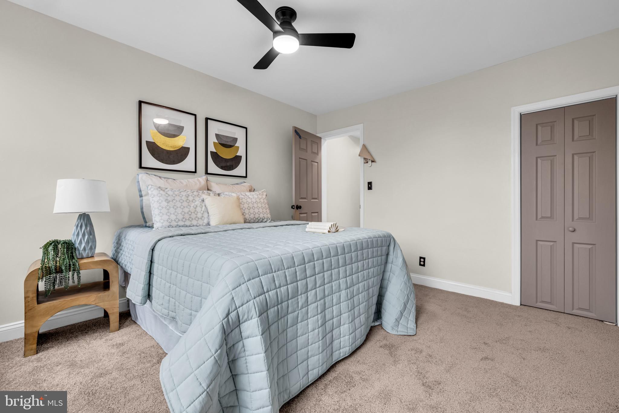 HOLLINS MARKET - Residential