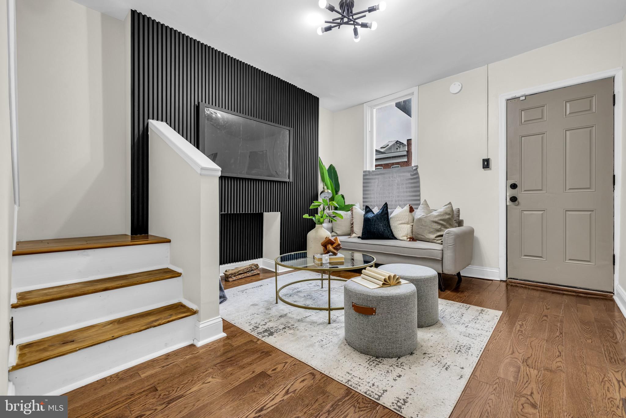 HOLLINS MARKET - Residential