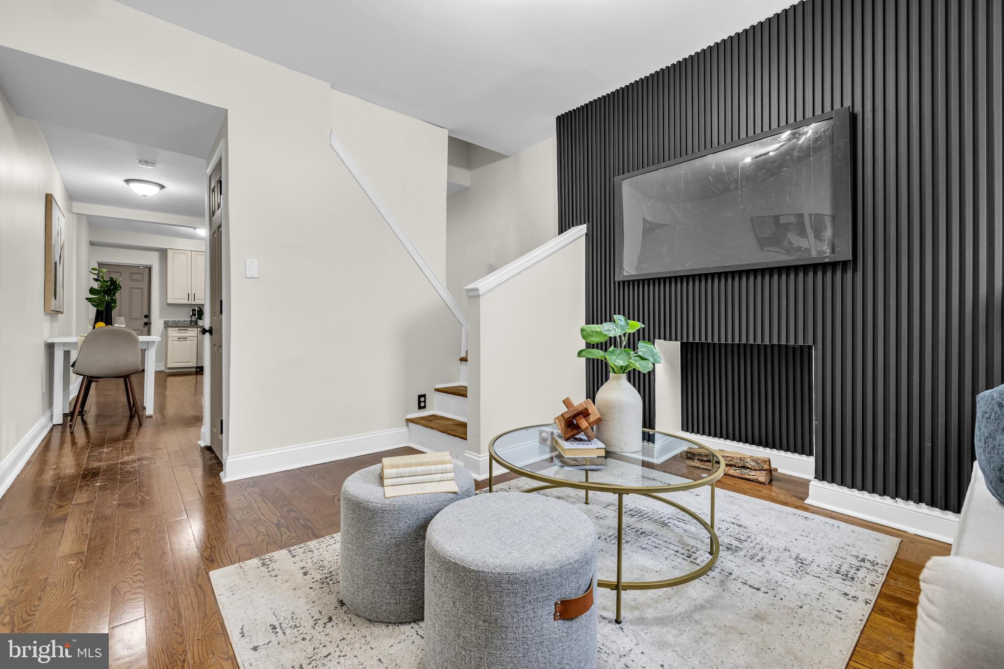 HOLLINS MARKET - Residential
