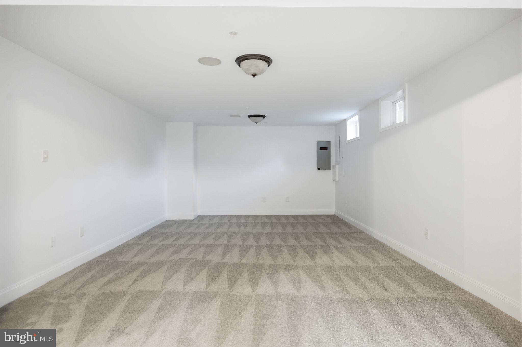 POPLAR HILL WOODS - Residential