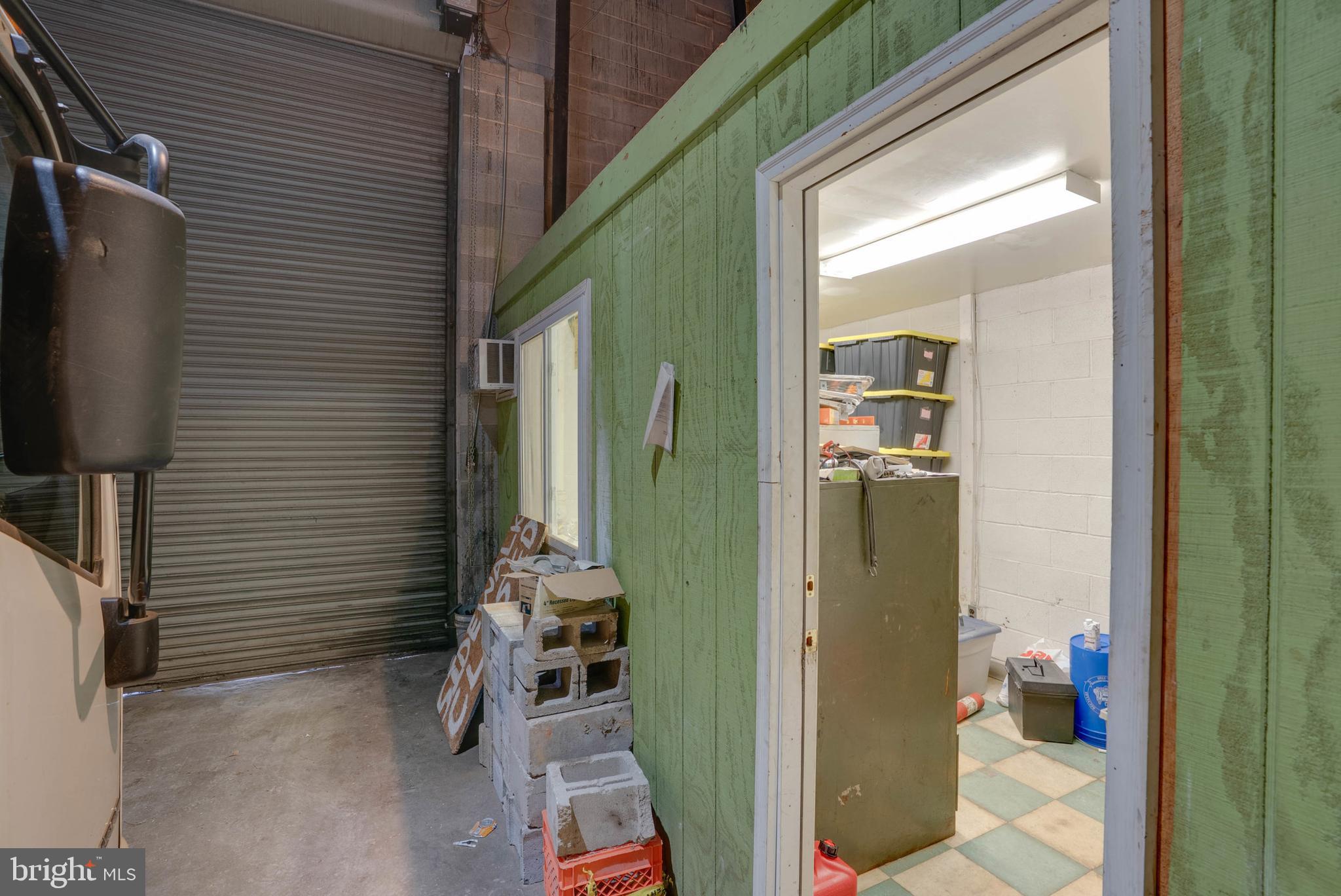 FORGOTTEN BOTTOM - Commercial Lease