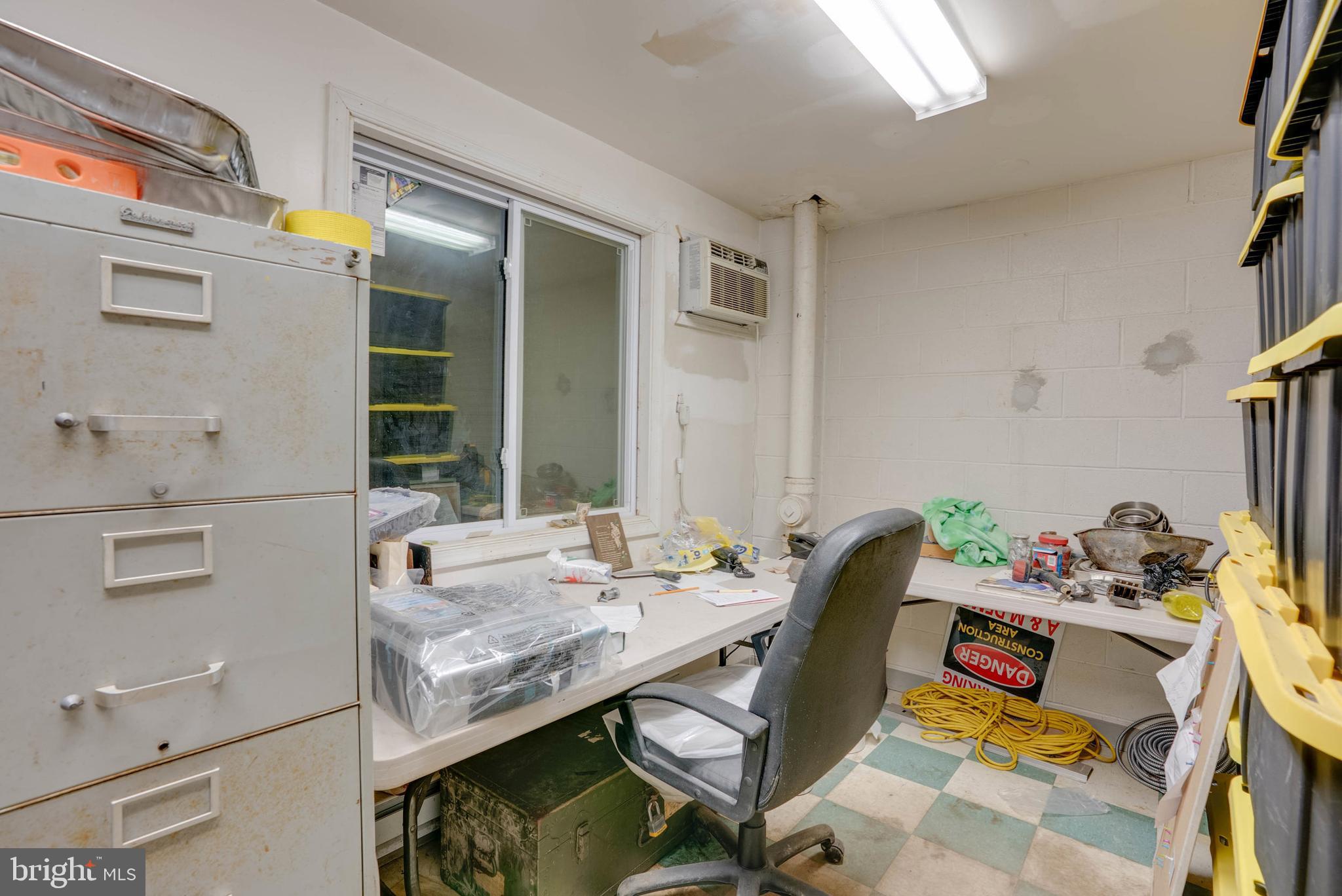 FORGOTTEN BOTTOM - Commercial Lease