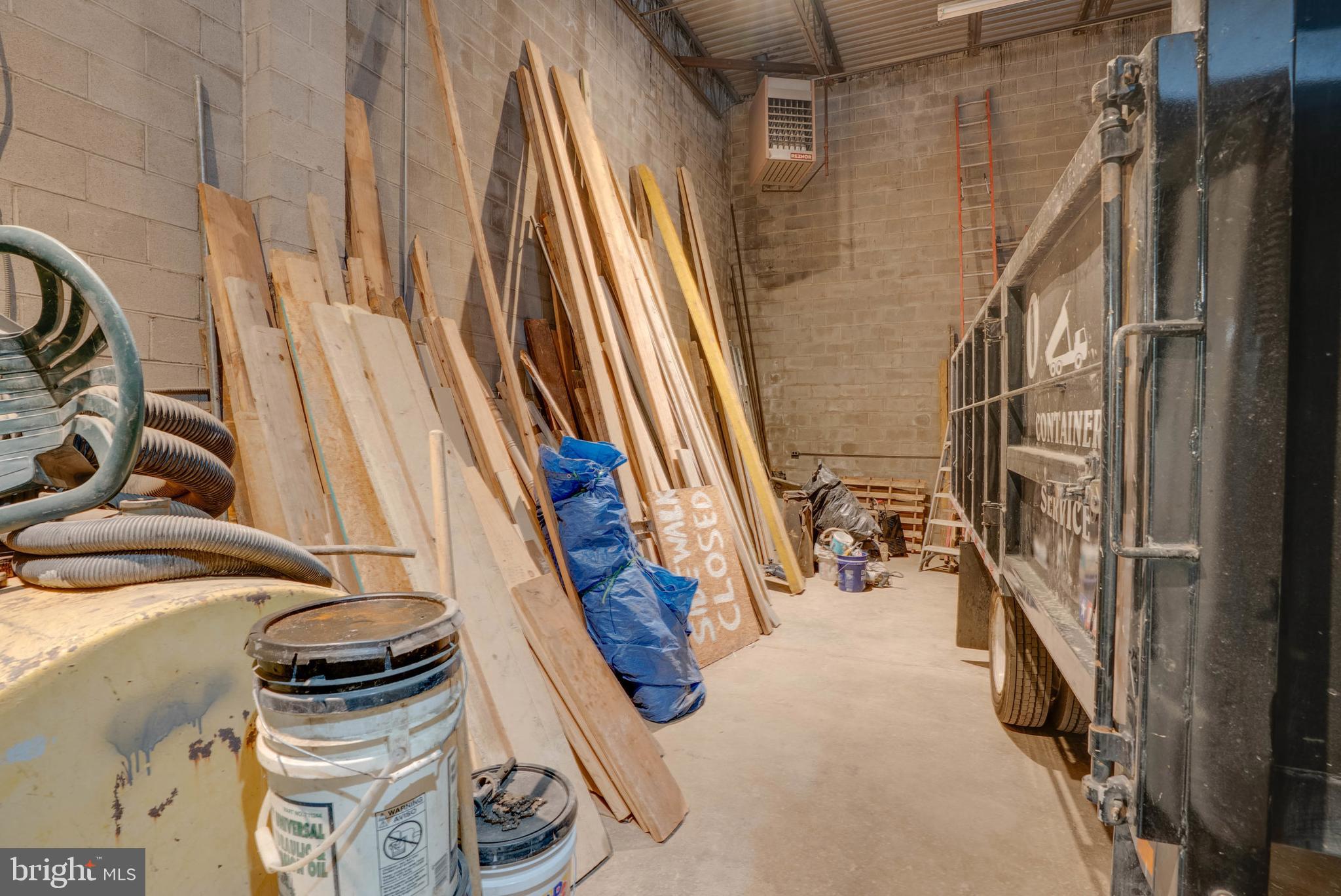 FORGOTTEN BOTTOM - Commercial Lease