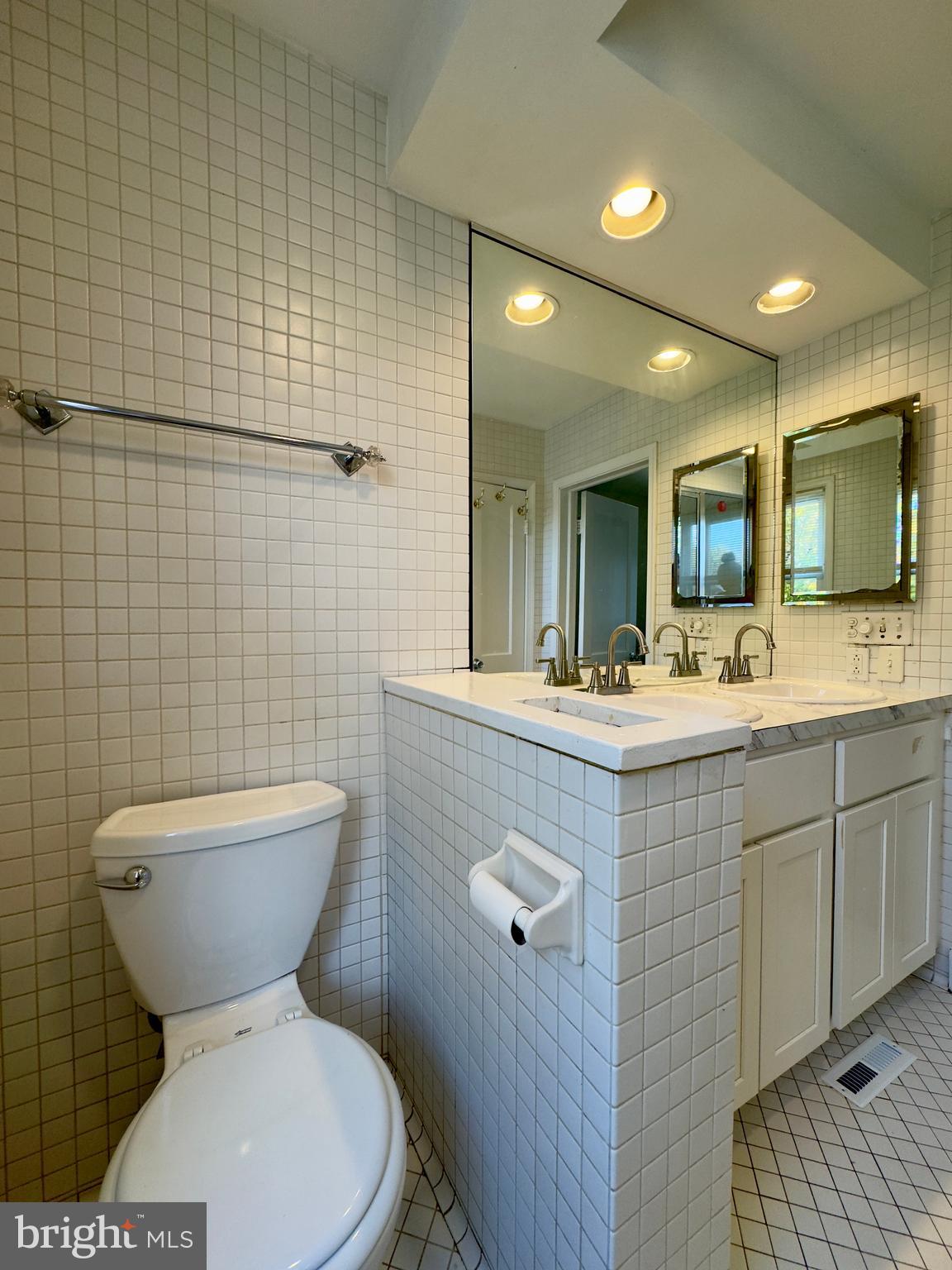 CANTONSVILLE - Residential Lease