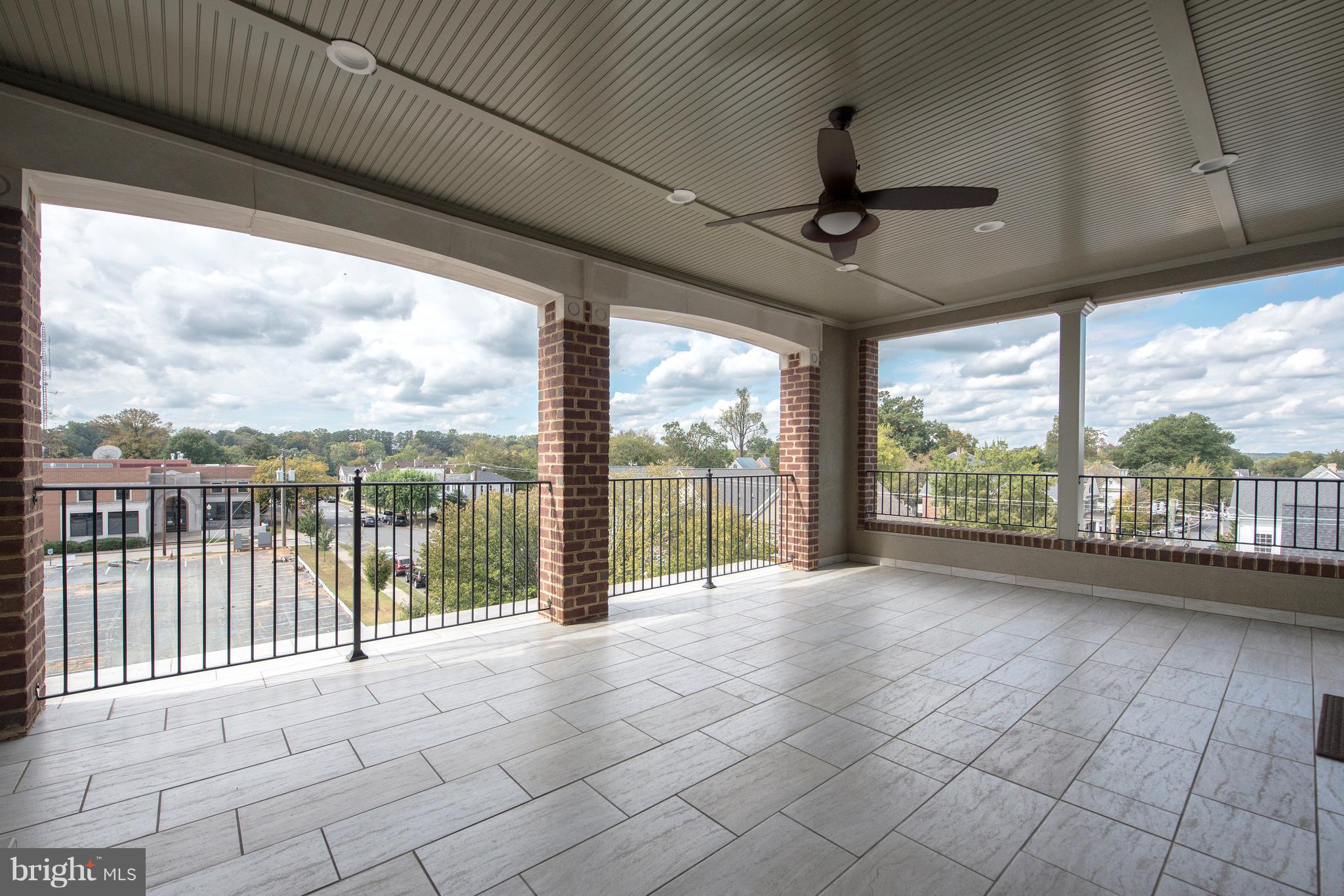 AMELIA SQUARE - Residential