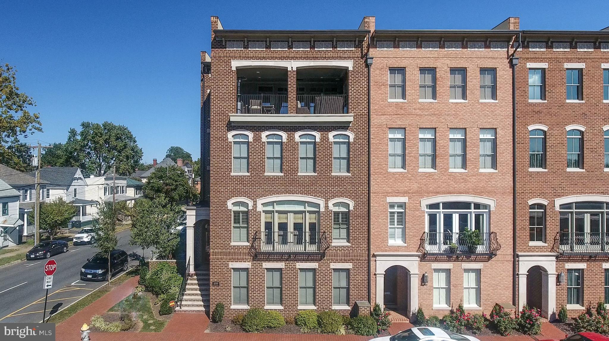 AMELIA SQUARE - Residential