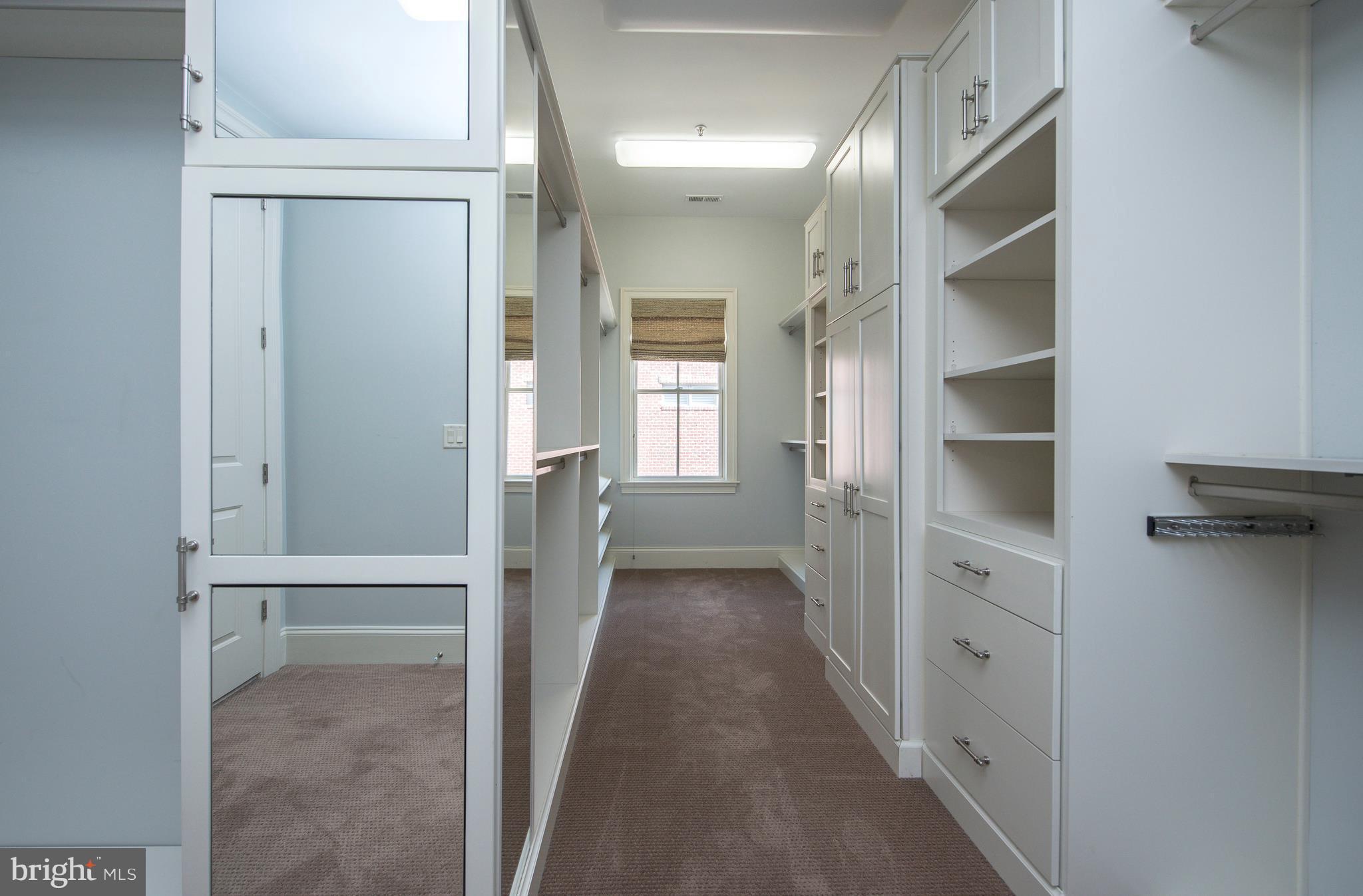 AMELIA SQUARE - Residential