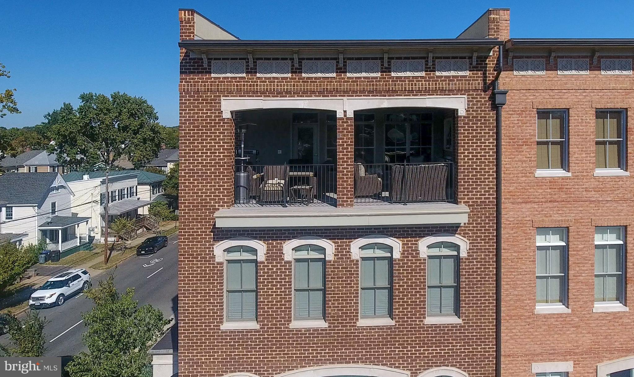 AMELIA SQUARE - Residential