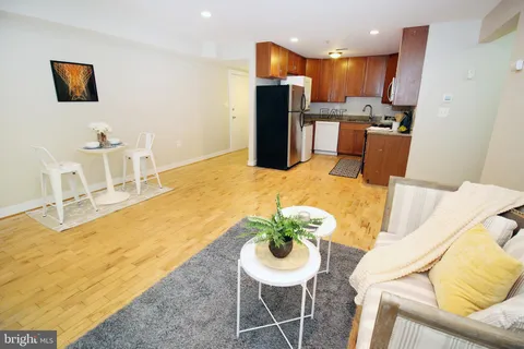 MLS: DCDC2250704