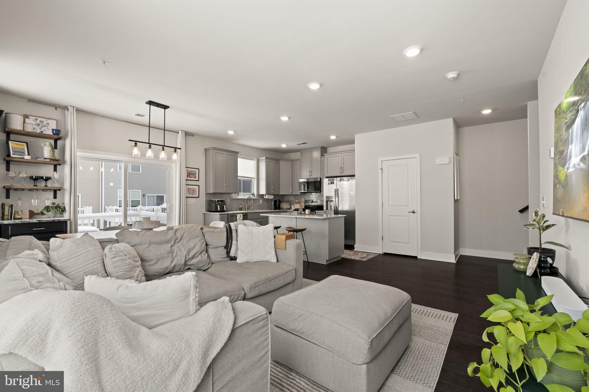 STEELPOINTE - Residential