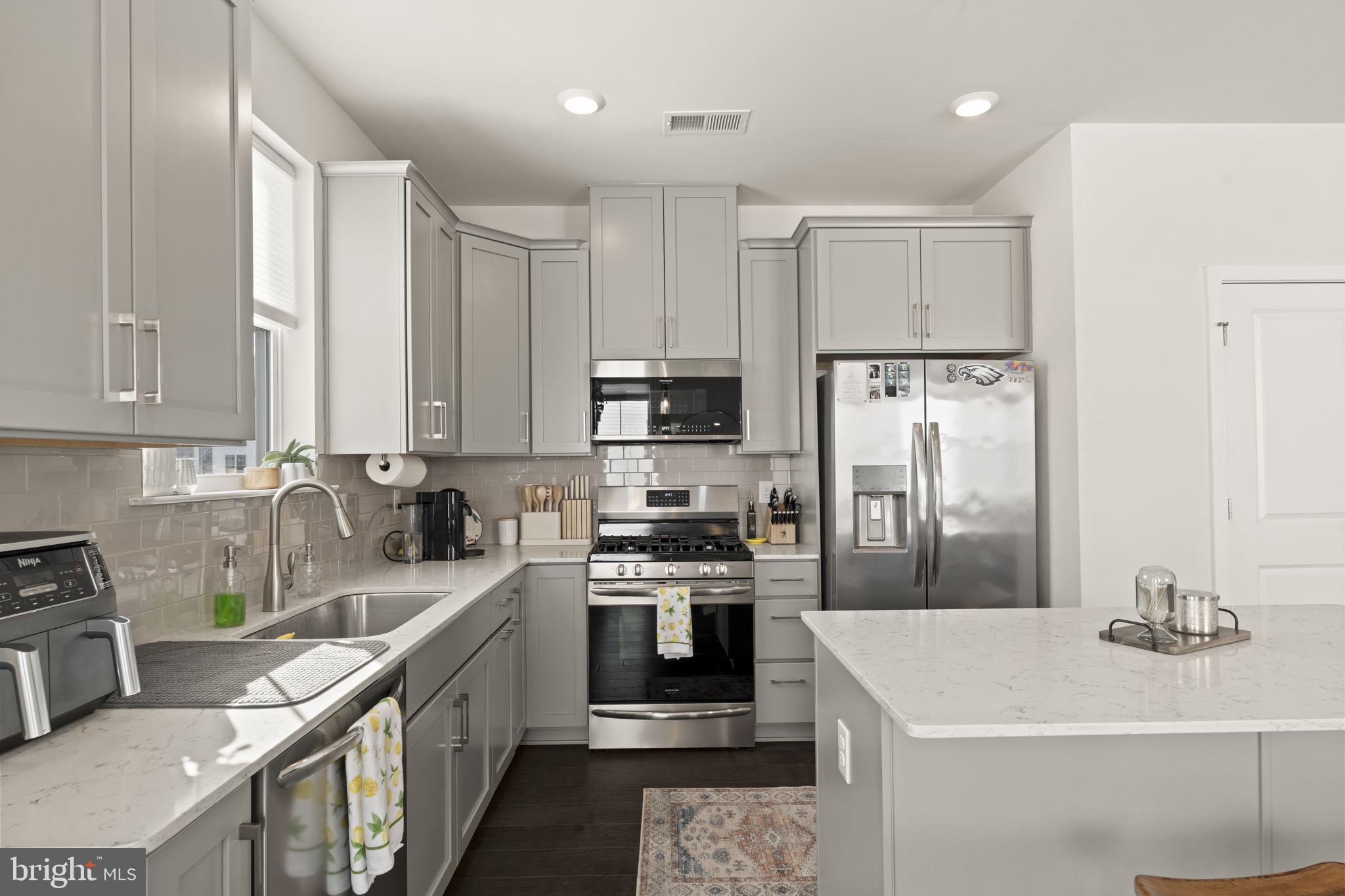 STEELPOINTE - Residential