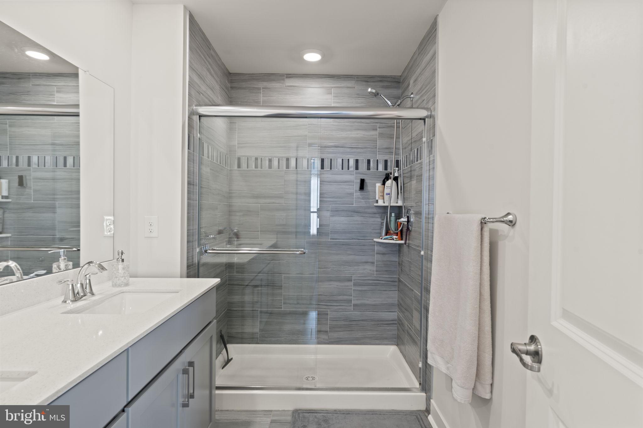 STEELPOINTE - Residential