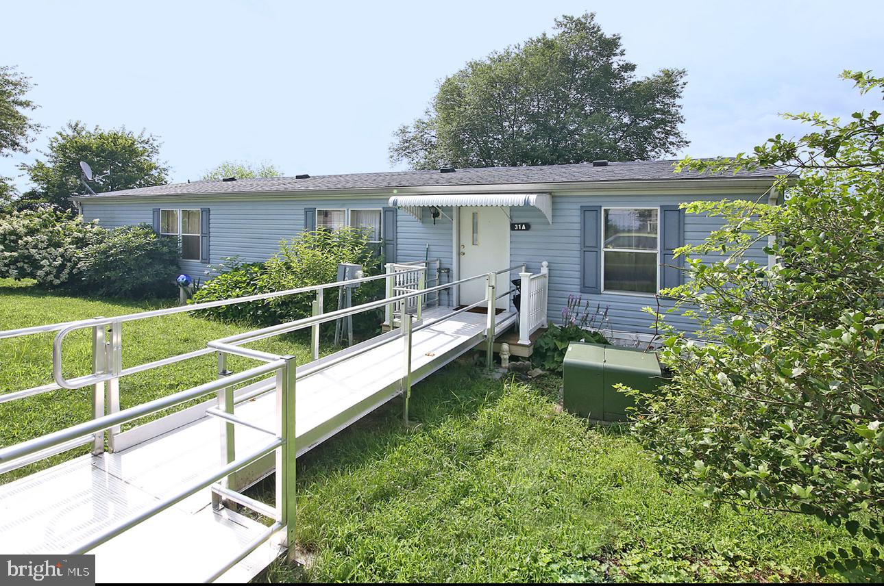 Spacious 3 Bed, 2 Bath Home + Bonus Room in Oak Knoll Estates – 1,568 Sq Ft!
Welcome to this roomy 2004 REDMAN (28x56) manufactured home offering 1,568 sq ft of living space, located in the all-ages, pet-friendly Oak Knoll Estates community.
🛏 3 Bedrooms + Den (possible 4th bedroom or office)
🛁 2 Full Bathrooms
🍽 Two Dining Areas – formal and casual options
📦 Bonus Space – ideal for a home office, playroom, or guest room
🧺 All Appliances Included – move-in ready convenience
💧 Lot Rent Includes Water & Sewer
Enjoy a peaceful neighborhood with an easy commute to Lancaster, Hershey, Dauphin, the Turnpike, and Harrisburg International Airport.
Whether you're looking for more space or a flexible layout, this home offers comfort, convenience, and value.
📞 Schedule your tour today!