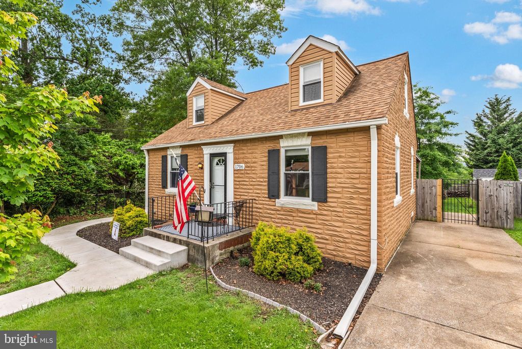 Photo of 1706 Summit Avenue, BALTIMORE, MD 21227 (MLS # MDBC2142218)