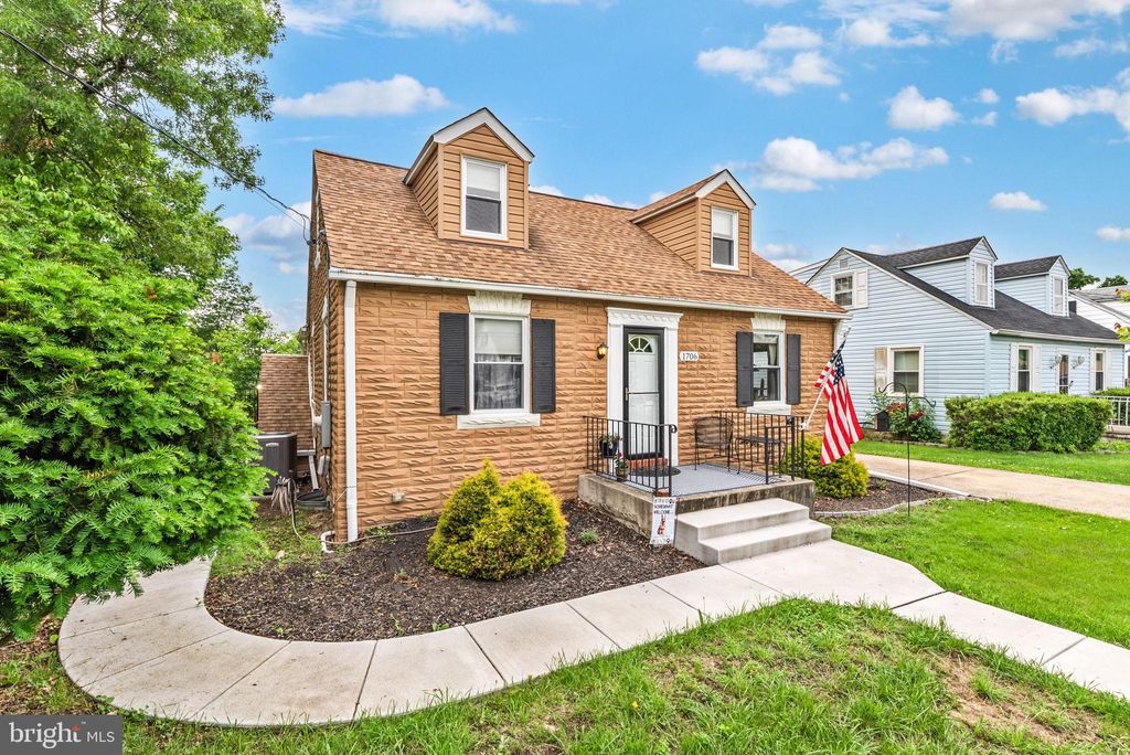 Photo of 1706 Summit Avenue, BALTIMORE, MD 21227 (MLS # MDBC2142218)