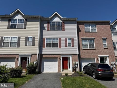 Townhouse For Sale - 99 Highland Circle<br/> NEWARK, DE 19713
