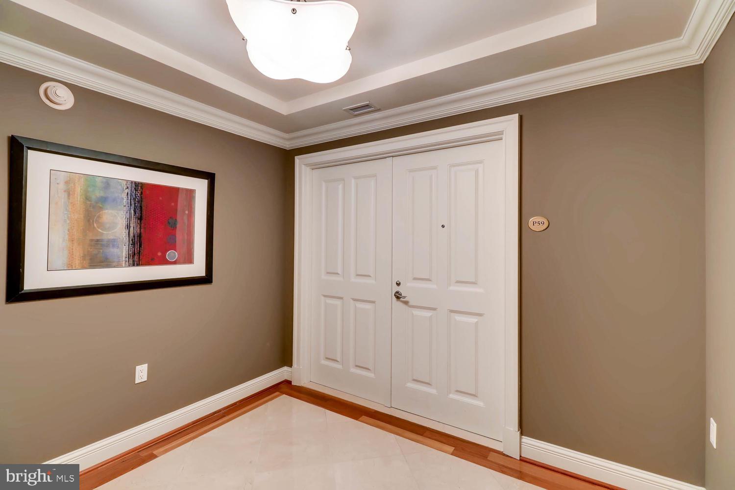 THE RITZ-CARLTON RESIDENCES - Residential Lease