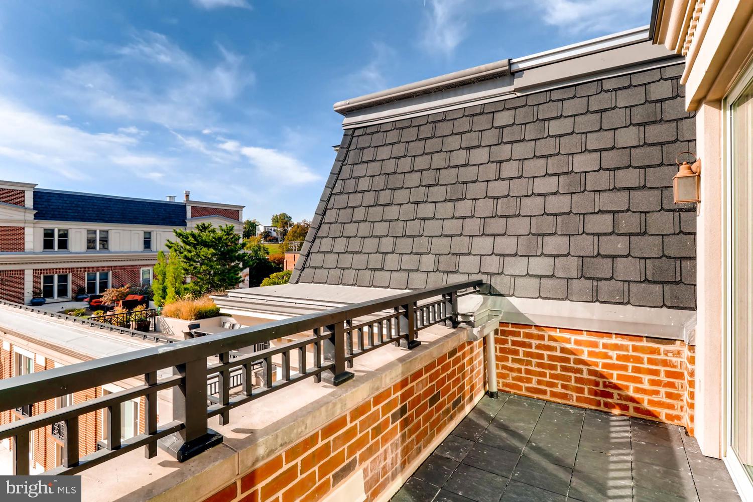 THE RITZ-CARLTON RESIDENCES - Residential Lease