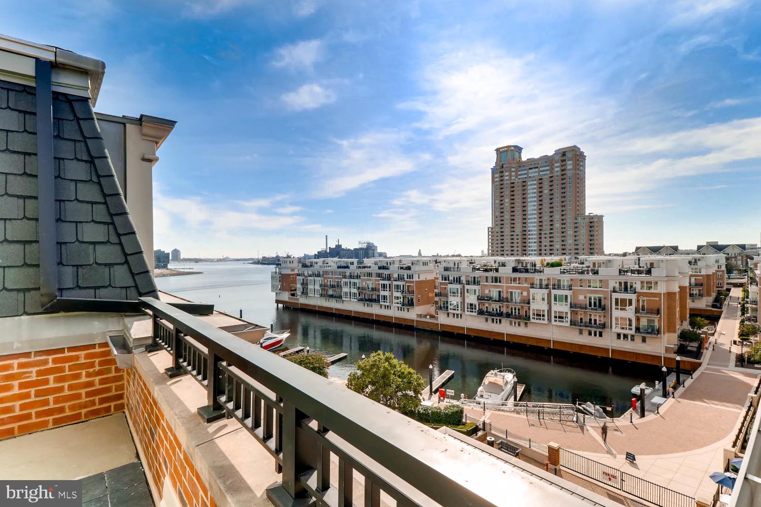 THE RITZ-CARLTON RESIDENCES - Residential Lease