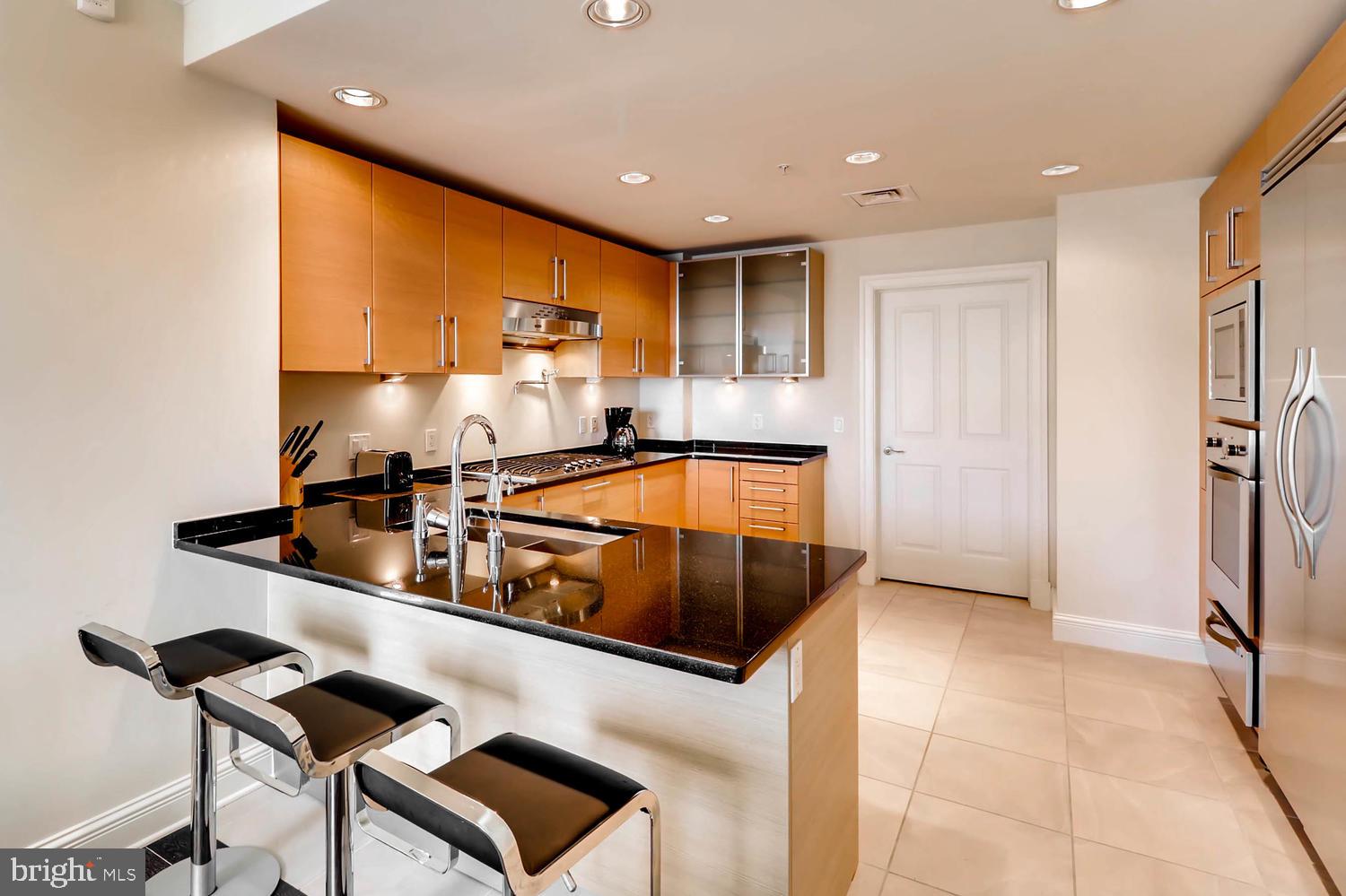 THE RITZ-CARLTON RESIDENCES - Residential Lease