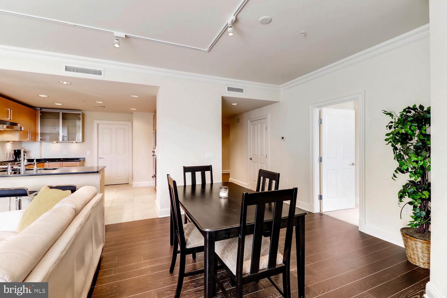 THE RITZ-CARLTON RESIDENCES - Residential Lease