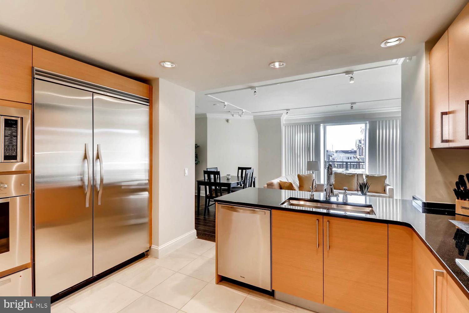 THE RITZ-CARLTON RESIDENCES - Residential Lease