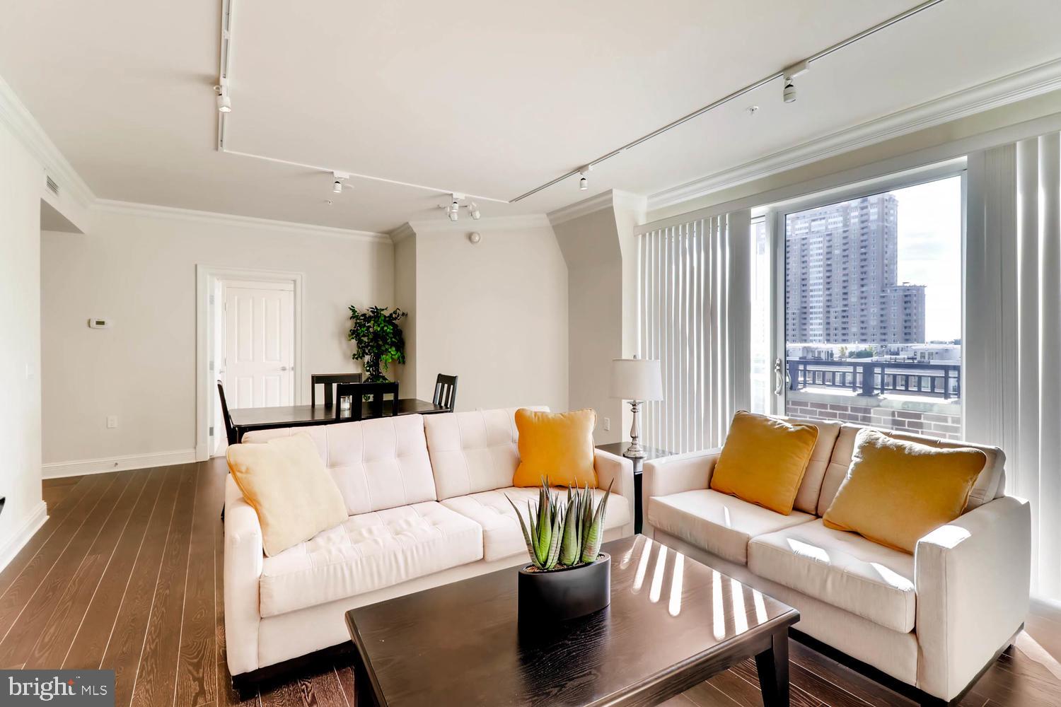 THE RITZ-CARLTON RESIDENCES - Residential Lease