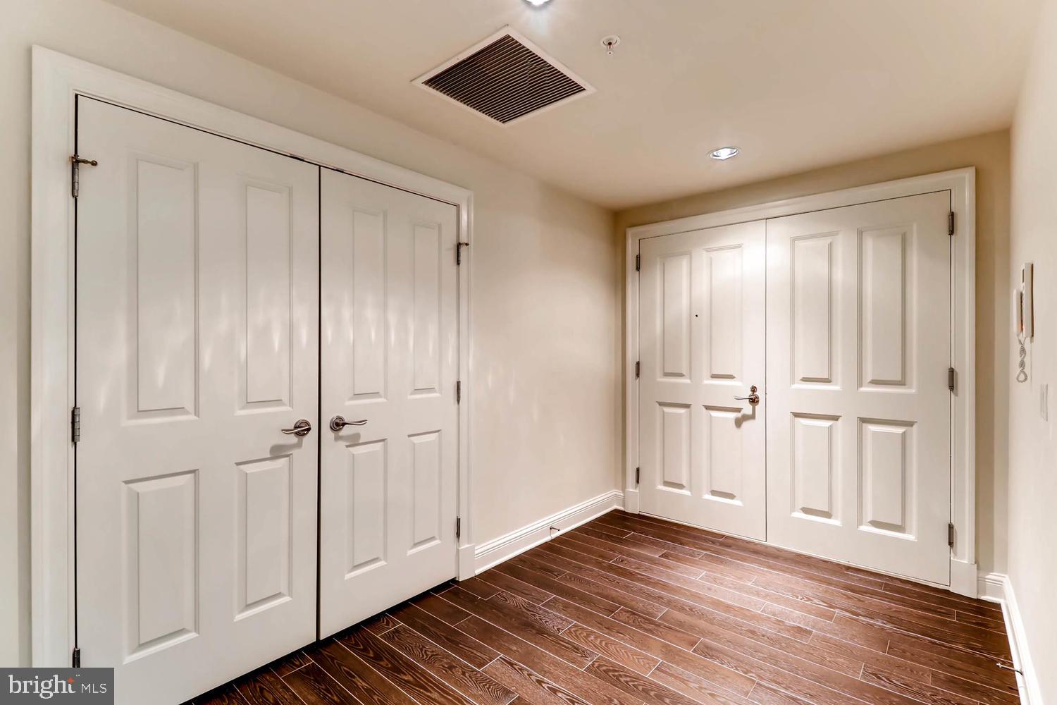 THE RITZ-CARLTON RESIDENCES - Residential Lease