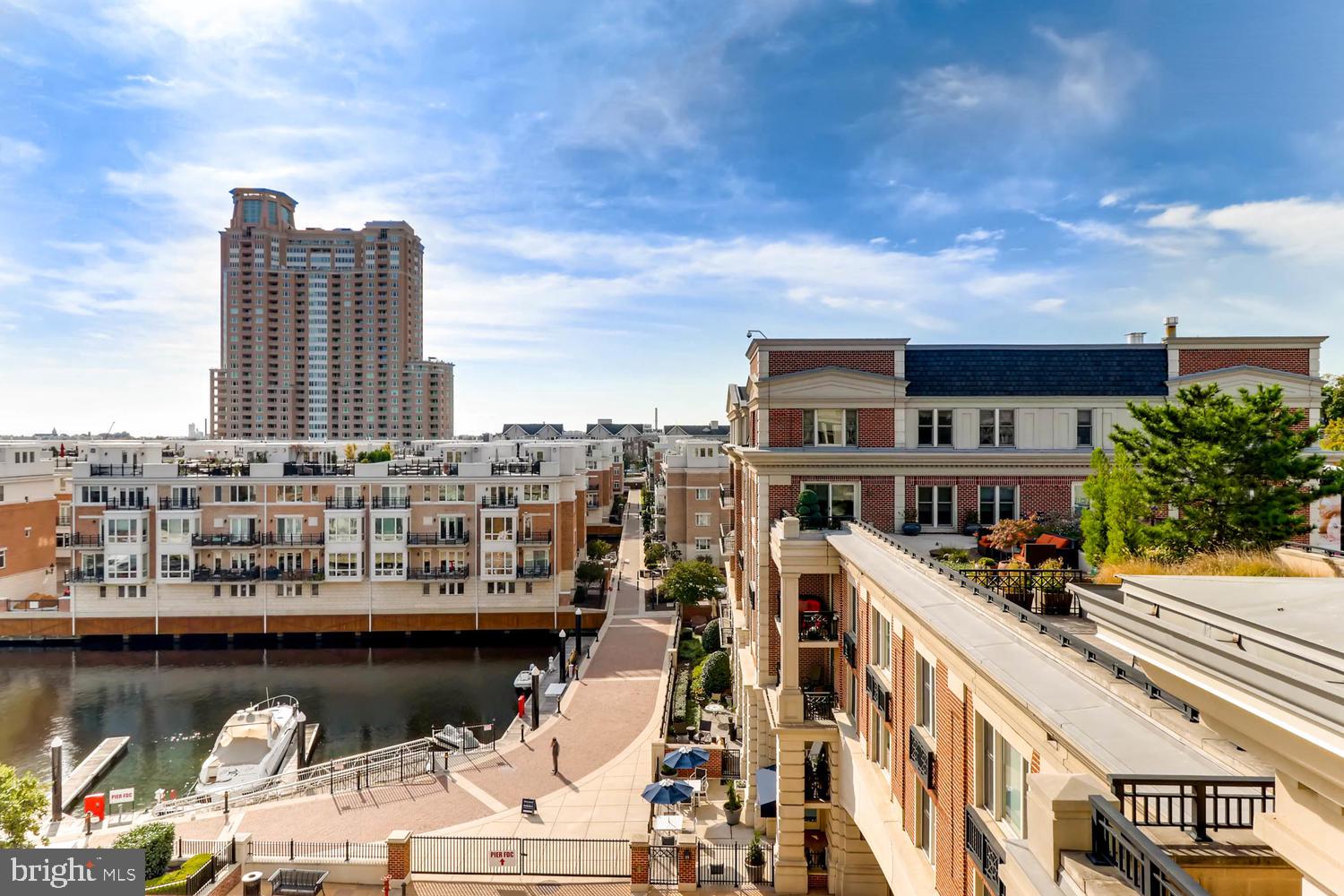 THE RITZ-CARLTON RESIDENCES - Residential Lease