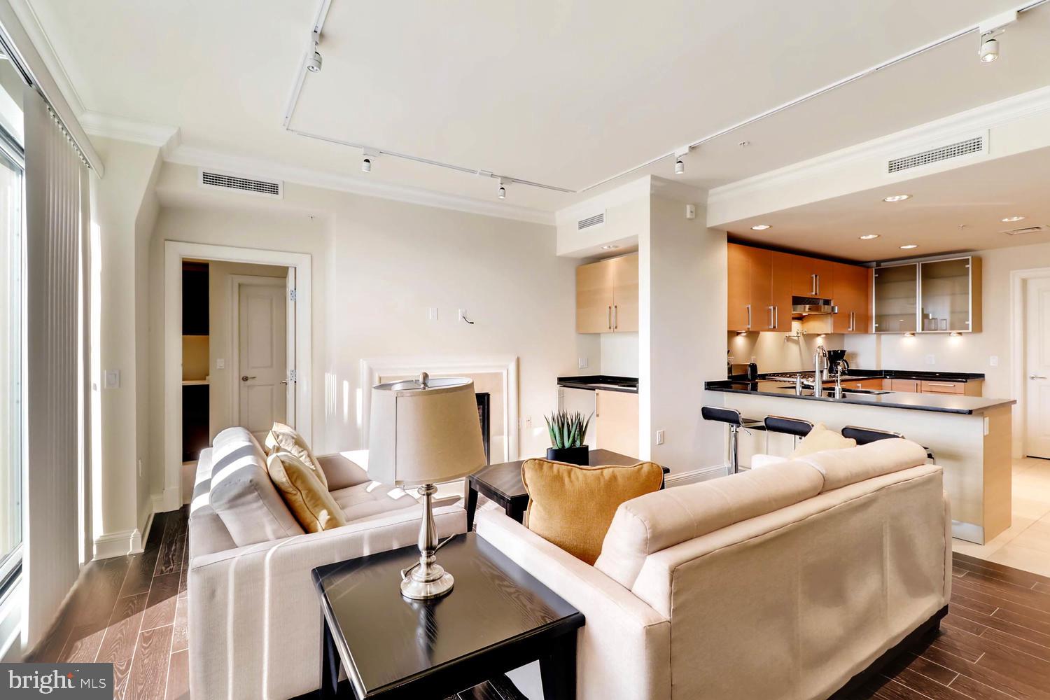 THE RITZ-CARLTON RESIDENCES - Residential Lease