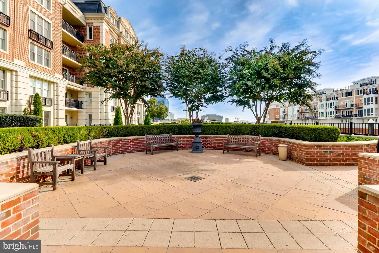 THE RITZ-CARLTON RESIDENCES - Residential Lease