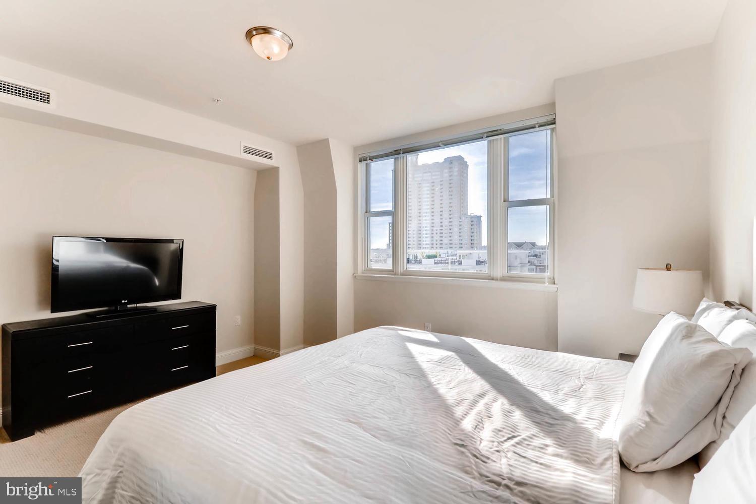 THE RITZ-CARLTON RESIDENCES - Residential Lease