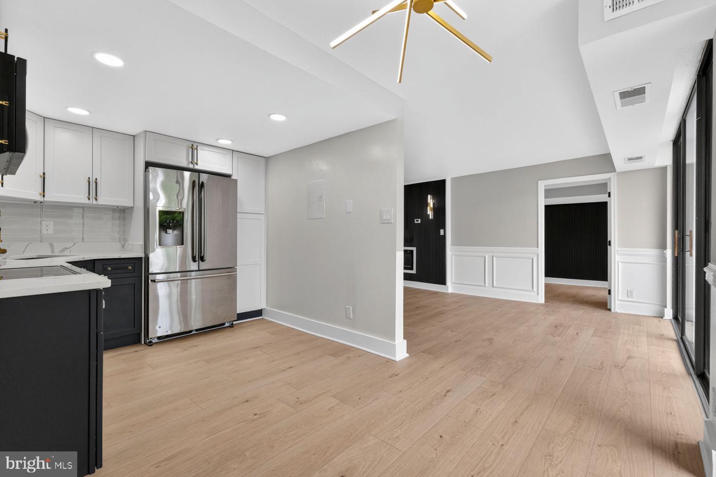 1401 N RHODES STREET 604