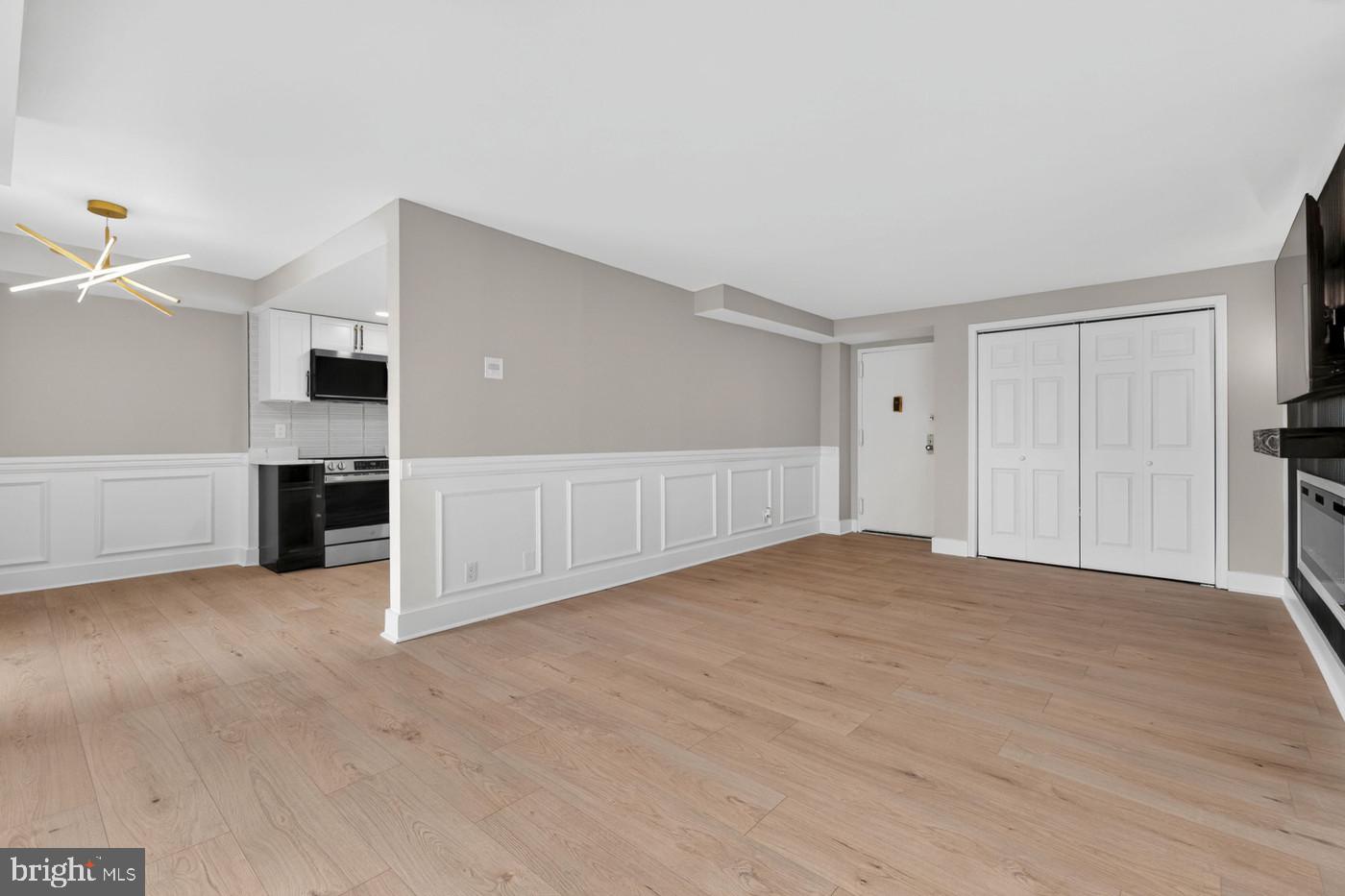 1401 N RHODES STREET 604