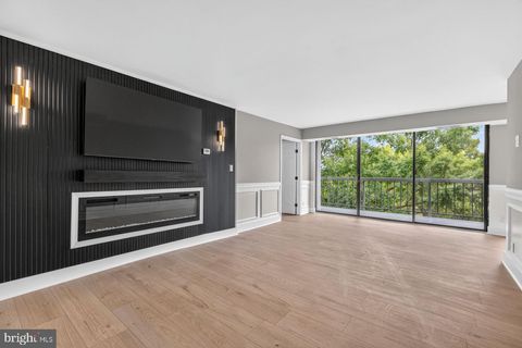 Photo of 1401 N Rhodes Street #604, ARLINGTON, VA 22209 (MLS # VAAR2074494)