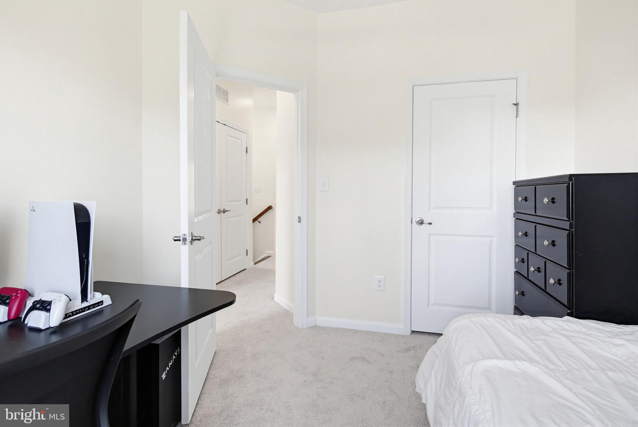 HOWARD SQUARE - Residential