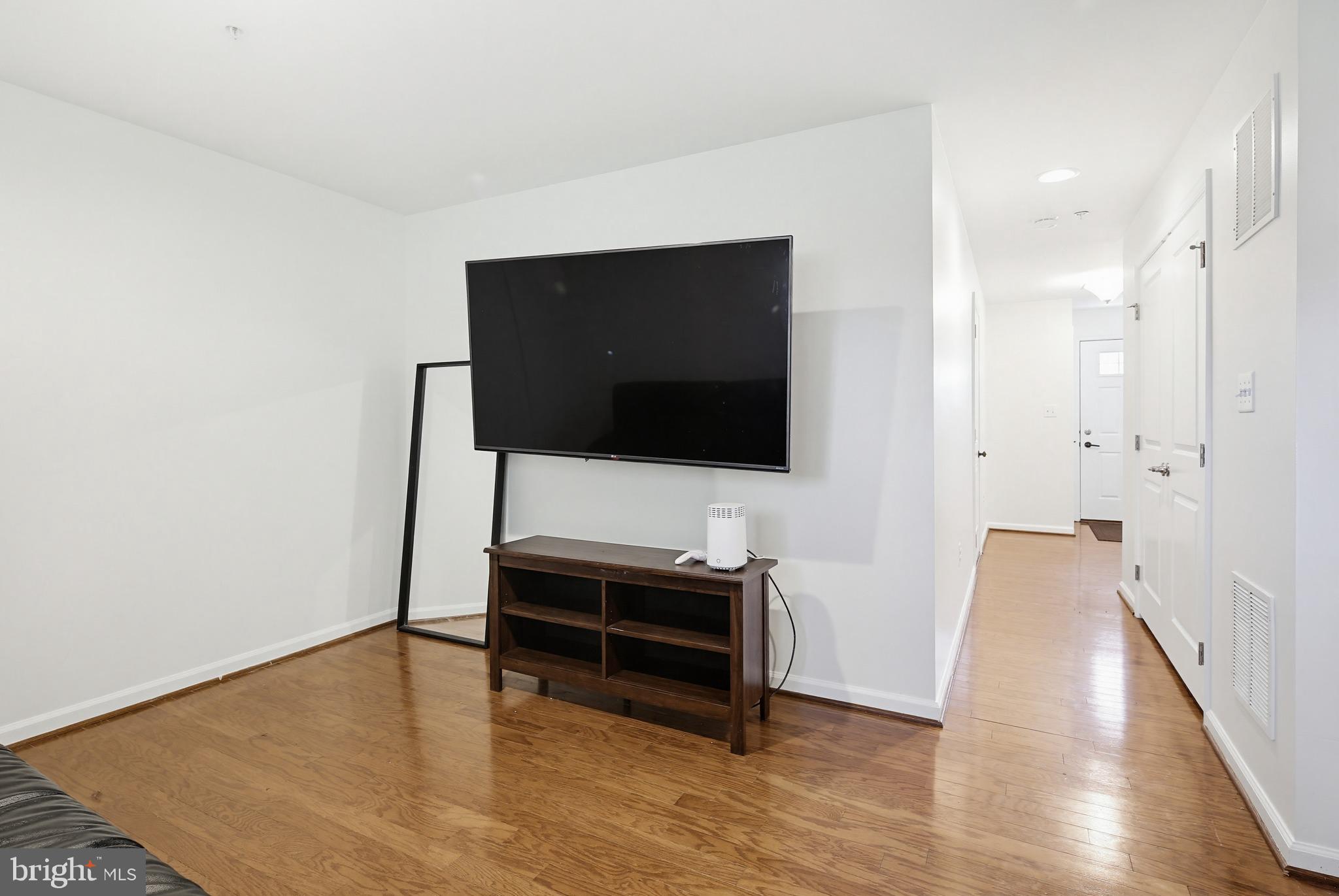 HOWARD SQUARE - Residential